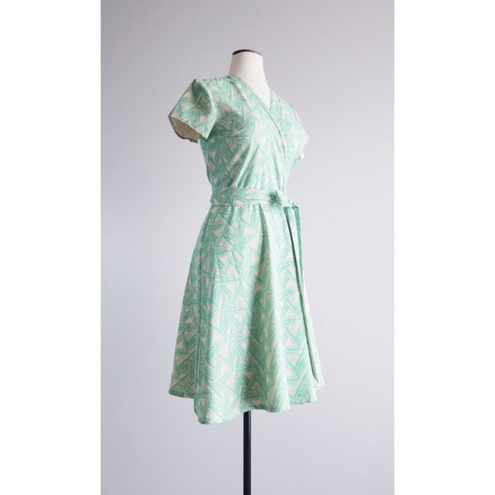 Shabby Apple Bass Straight Wrap Dress